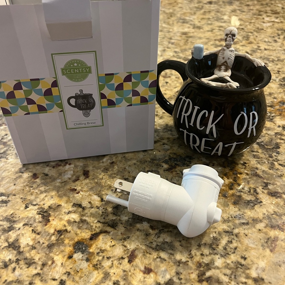 Scentsy trick or treat plug in warmer